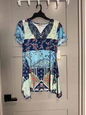One World Boho Patchwork Paisley Top Lace V-Neck Asymmetrical Hem - Small